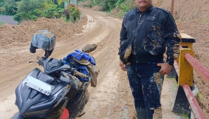 Kisah Heroik Sang Adik Naik Sepeda Motor Jenguk Abang Korban Banjir Di Sibolga