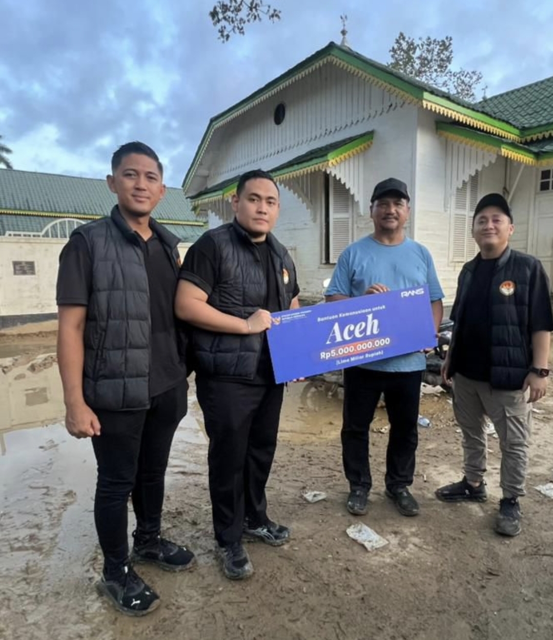 Raffi Ahmad dan Nagita Slavina kirimkan Bantuan Rp15 Miliar untuk Korban Bencana di Sumatra