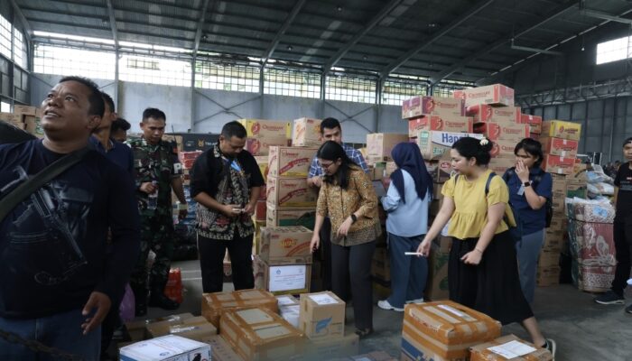 Kemdiktisaintek Optimalkan Pengiriman Bantuan Bencana di Sumut lewat Udara