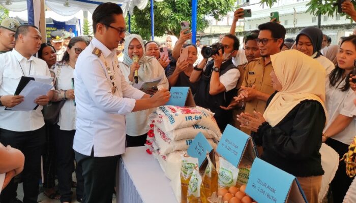 Walikota Medan Buka Pasar Murah Sambut Natal Dan Tahun Baru