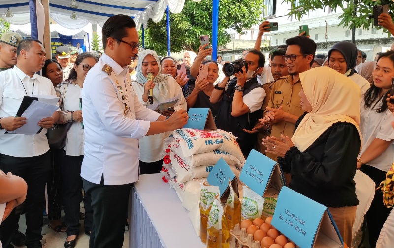 Walikota Medan Buka Pasar Murah Sambut Natal Dan Tahun Baru