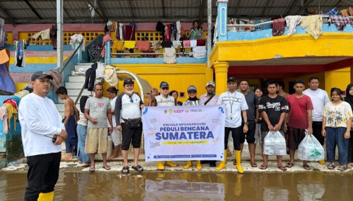 RSU Haji Medan Salurkan 400 Paket Makanan Siap Saji Untuk Korban Banjir Di Langkat