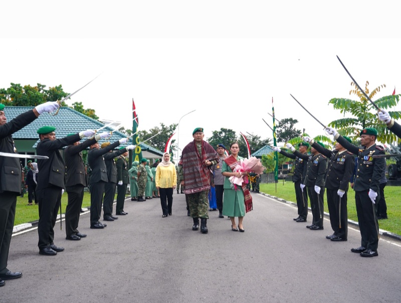 Penyambutan Pangdam I/BB Dan Ketua Persit KCK Daerah I/BB Di Makodam I/BB