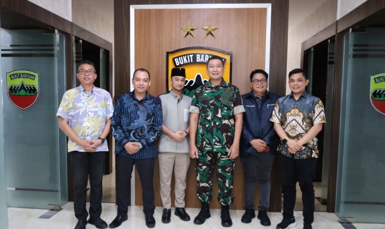 Rianto SH MH / Anto Genk CEO Sumut24 Group Silaturahmi Dengan Pangdam I BB, Bersama Sultan Deli