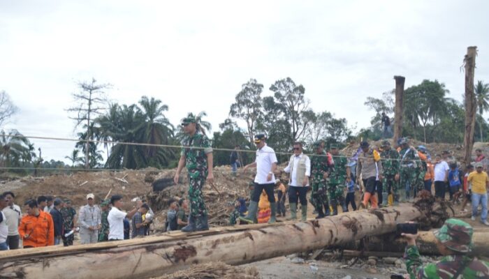 Pangdam I/BB Kunjungi Lokasi Bencana Di Tapanuli Selatan