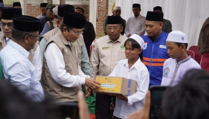 Serahkan Bantuan untuk Ponpes Terdampak Bencana di Bireuen, Menag: Tetaplah Semangat Menuntut Ilmu