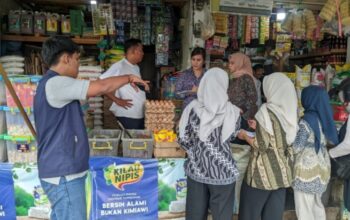 Kantor Wilayah I Komisi Pengawas Persaingan Usaha (KPPU) melakukan monitoring harga bahan pangan pokok dan penting (Bapokting) di Pasar MMTC dan Pusat Pasar Medan menjelang Hari Besar Keagamaan Nasional (HBKN) 2025, di tengah kondisi Sumatera Utara yang baru saja terdampak bencana hidrometeorologi di sejumlah wilayah.
