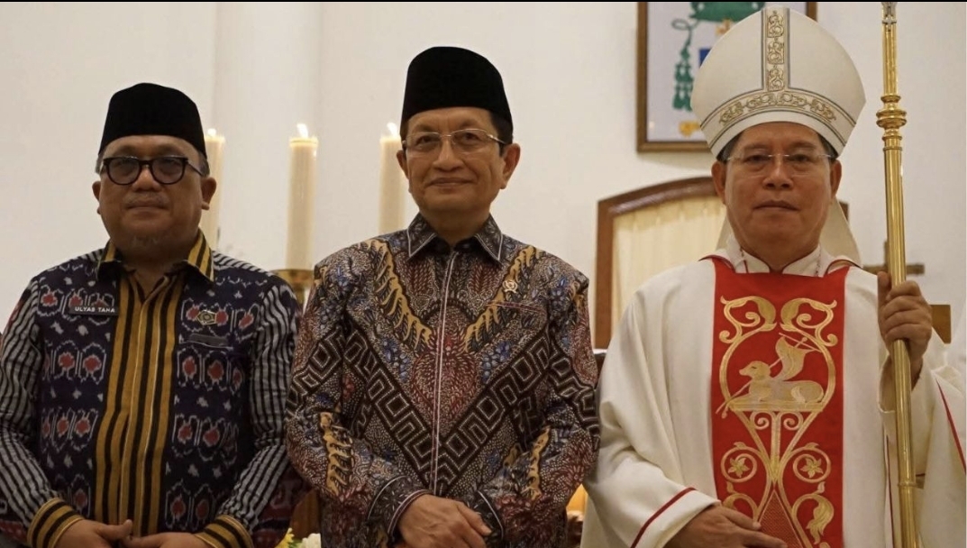 Hadiri Natal di Katedral Manado, Menteri Agama Tekankan Solidaritas Lintas Iman