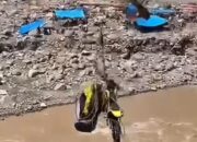 Wabup Hampir Naas, Tali Sling Penyeberangan Putus Saat Tinjau Korban Bencana Di Bergang