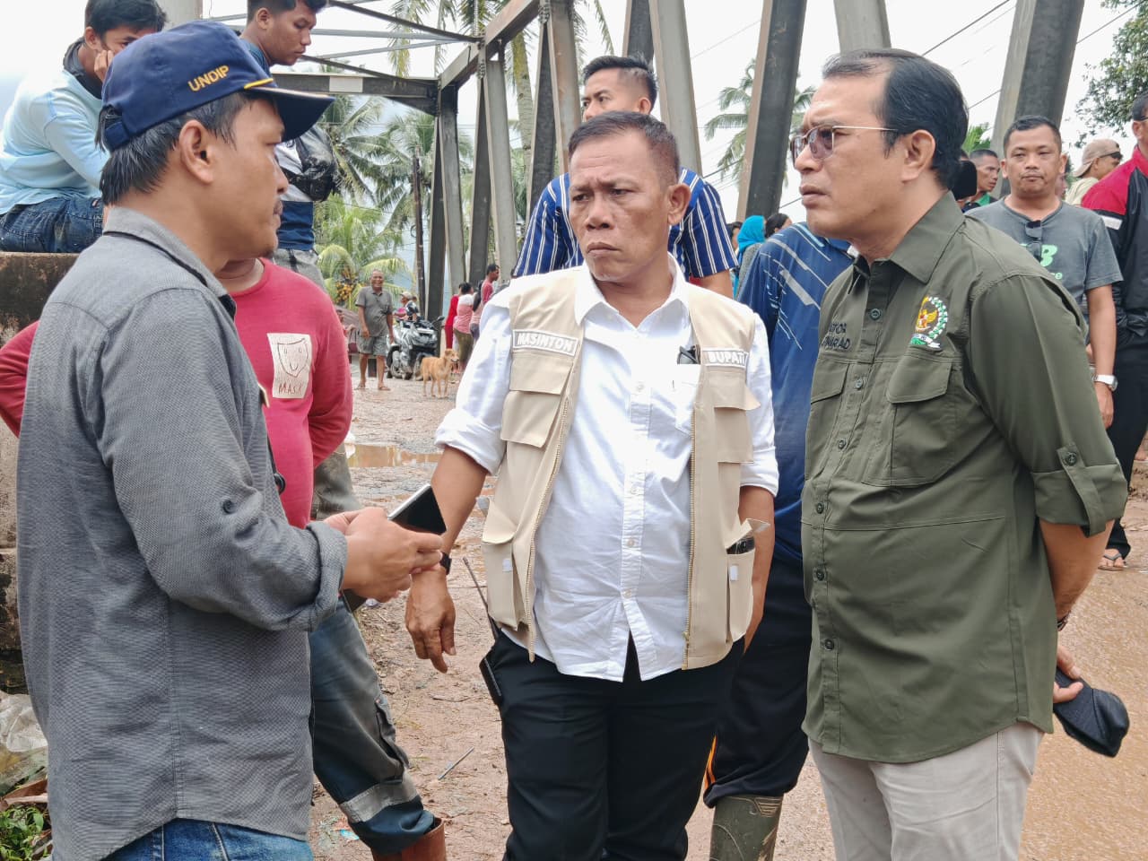 Penrad Siagian Tinjau Lokasi Bencana Di Sumut