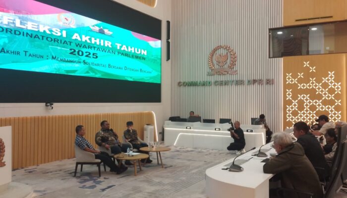 Diskusi Refleksi Akhir Tahun 2025, Anggota Komisi V DPR Senandungkan Sepenggal Syair Lagu Berita Kepada Kawan