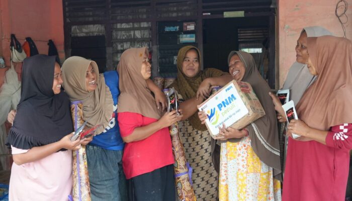 Abon Dan Rendang Produk Nasabah PNM Disalurkan Untuk Masyarakat Terdampak Bencana Di Sumatera