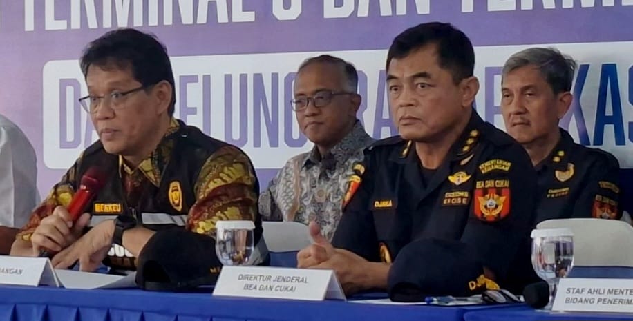 Menkeu Purbaya Larang Pakaian Sitaan Disalurkan Ke Korban Bencana Sumatera