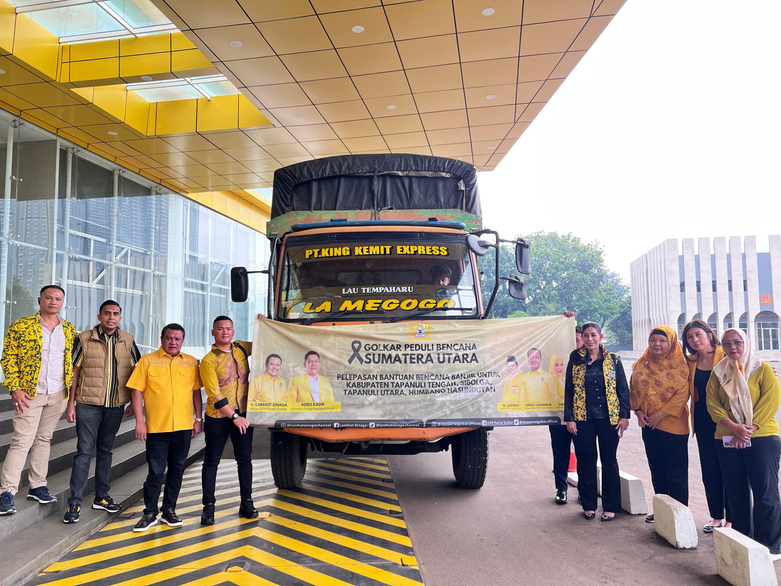 Dikordinasikan Adies Kadir, Lamhot Sinaga Lepas Pengiriman Bantuan Golkar Tahap Kedua