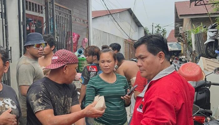 Di Tengah Banjir Melanda Medan, Jusuf Ginting Tuai Apresiasi Warga: “Beliau Hadir Saat Kami Butuh”