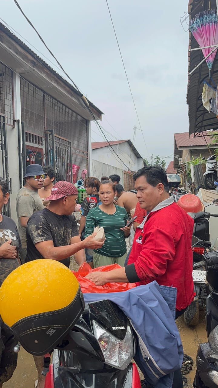 Di Tengah Banjir Melanda Medan, Jusuf Ginting Tuai Apresiasi Warga: “Beliau Hadir Saat Kami Butuh”