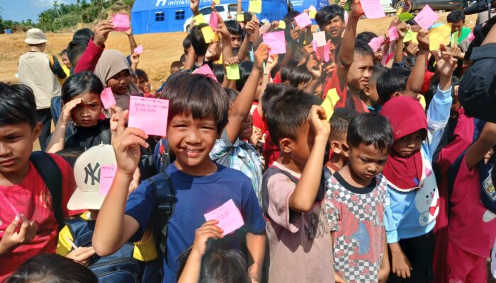 Selembar Kertas, Sejuta Harapan Anak Korban Banjir Aceh Tamiang