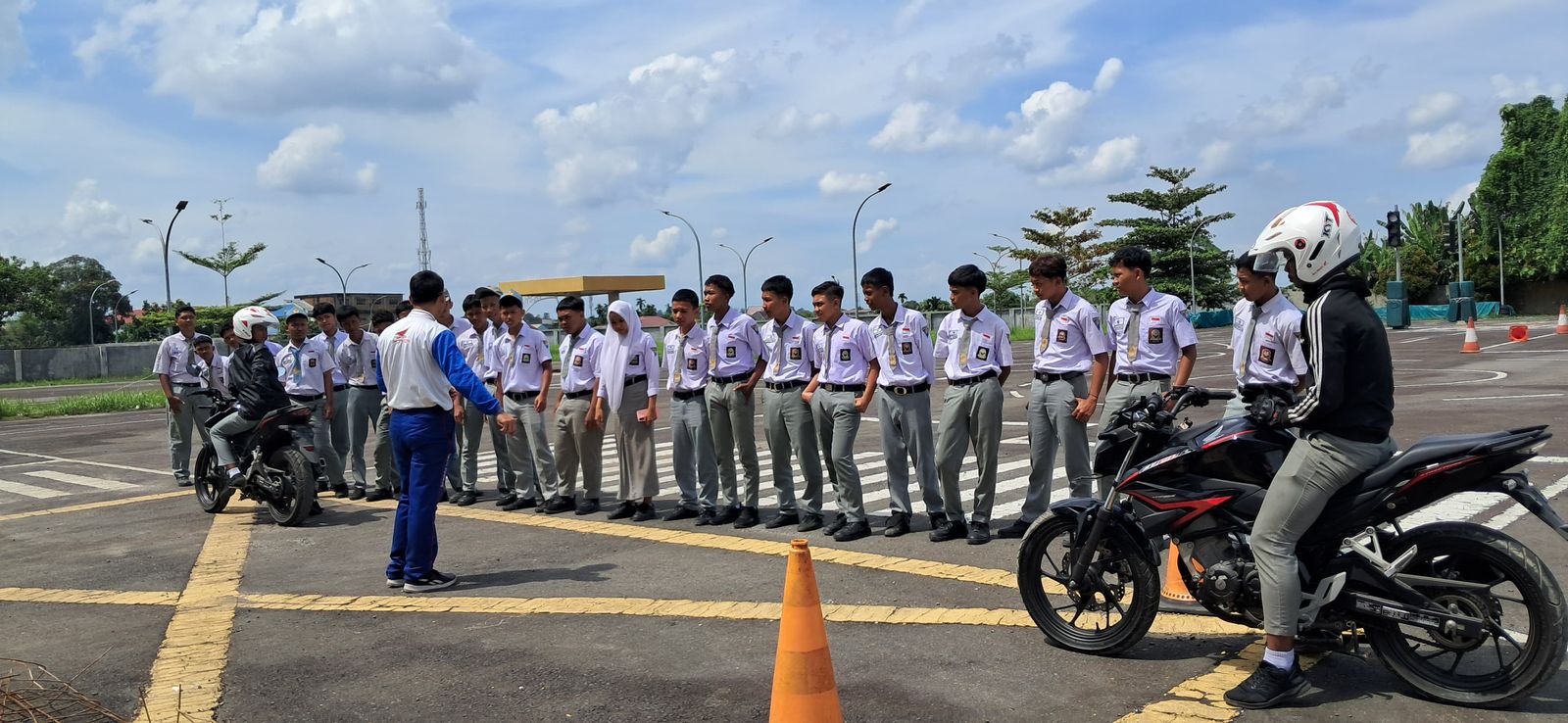 Honda Edukasi Safety Riding Pelajar SMK