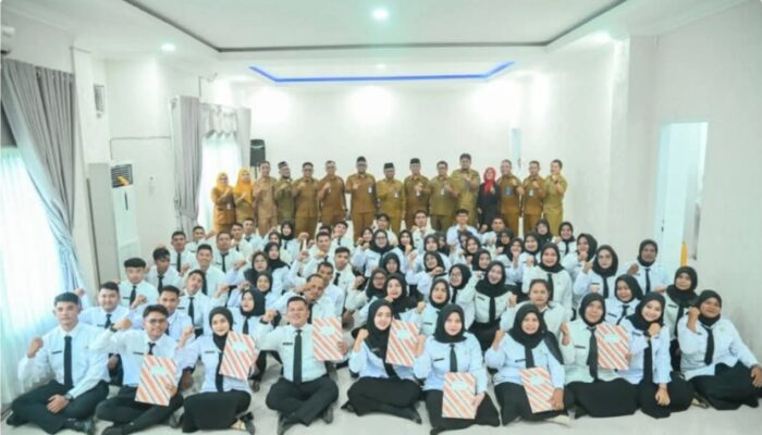 Wali Kota Padangsidimpuan Serahkan 67 SK PPPK Guru