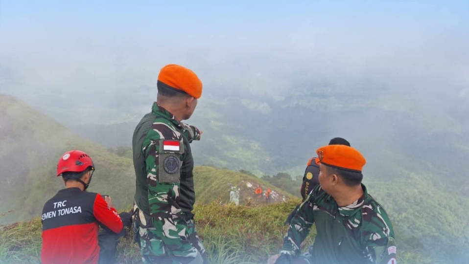 TNI AU Turunkan Korpasgat Setelah Temukan Lokasi Jatuh Pesawat ATR 42-500