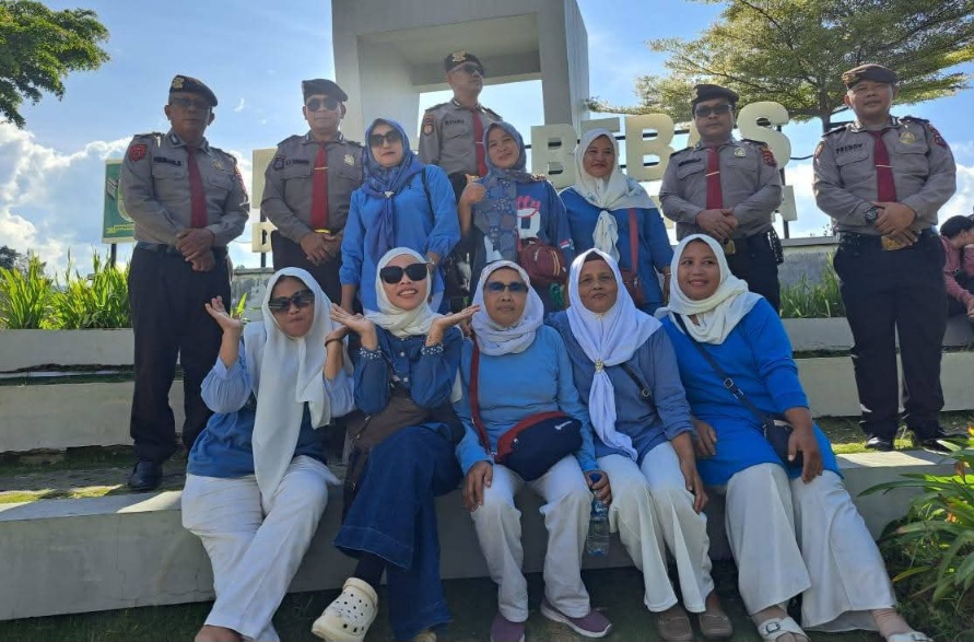 Polisi Patroli Humanis Di Parapat, Wisatawan Merasa Aman