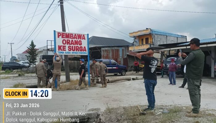Pemkab Humbahas Tertibkan Papan Reklame Tidak Sesuai Ketentuan Di Doloksanggul