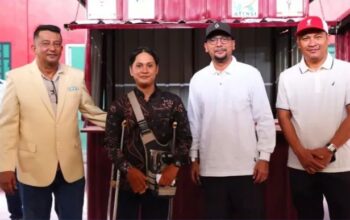 Bupati Labusel Serahkan Stand UMKM Untuk Disabilitas Dan Tinjau Lapangan SBBK