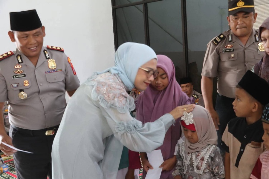 Bhayangkari Simalungun Bagikan Santunan Dalam Peringatan Isra Mikraj