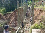 Masyarakat Desa Berampu Gotong Royong Perbaiki Irigasi Rusak