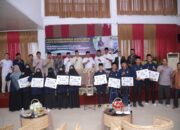 Bupati Aceh Besar Serahkan Bonus Peserta MQK Tingkat Provinsi