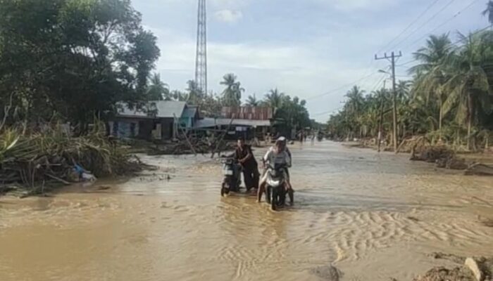 Tanggul Jebol Akibat Banjir Belum Diperbaiki: Hujan Lebat Dan Luapan Air Sungai Masih Rendam Pemukiman Warga