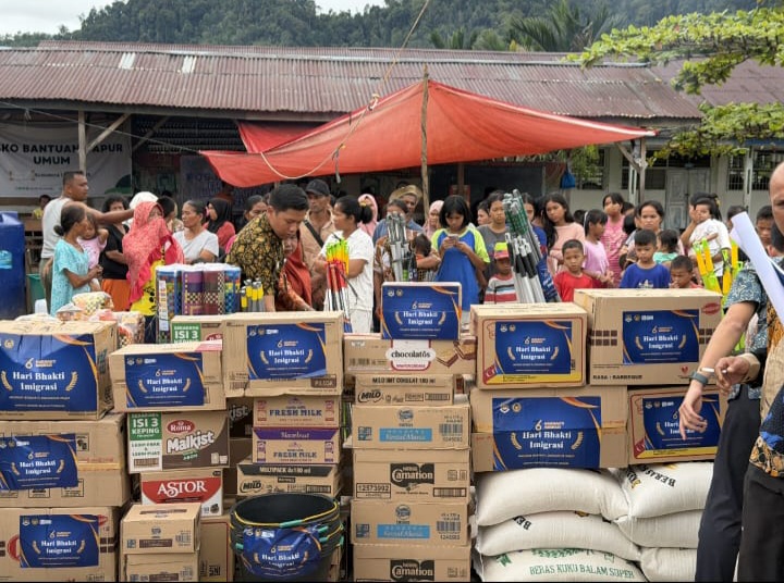 Imigrasi Berbakti: Kanwil Ditjen Imigrasi Sumut Salurkan Bantuan Sosial Korban Bencana Di Tapanuli Tengah