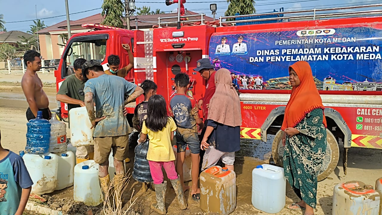 Misi Kemanusiaan Sebulan Penuh, Personel Damkarmat Kota Medan Bahu-Membahu Bersihkan Aceh Tamiang Pascabanjir