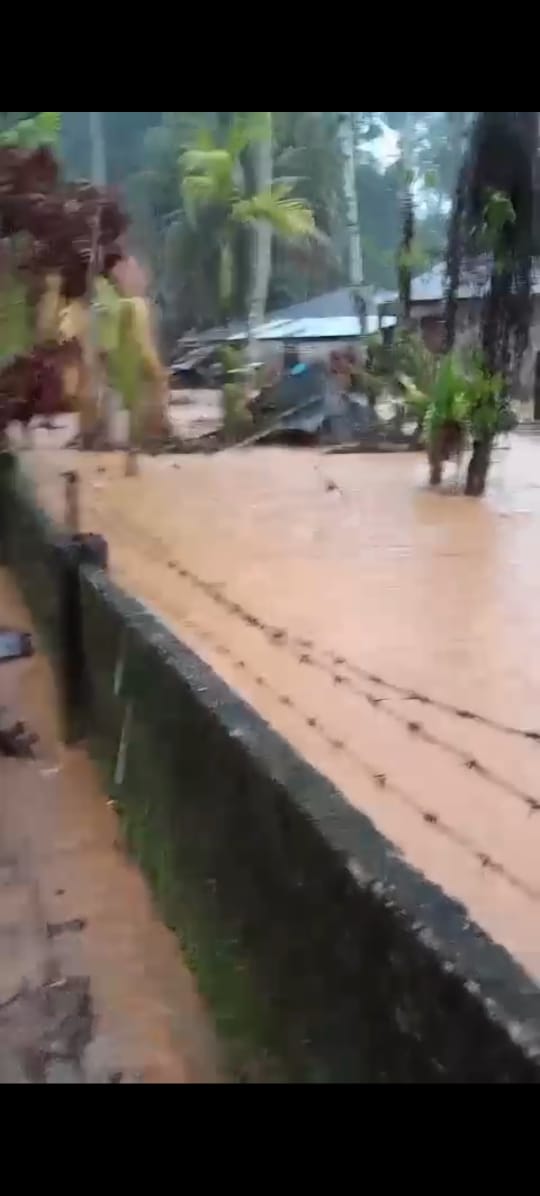 Sebagian Besar Wilayah Tapteng Kembali Dilanda Banjir, Warga Tukka Dan Lopian Panik