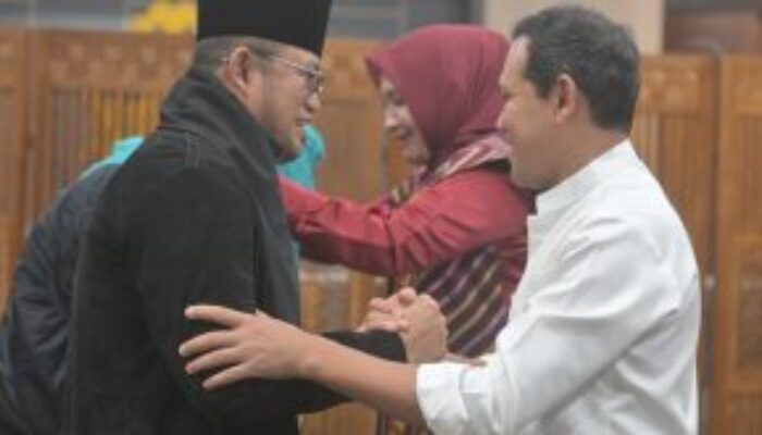 Wagub Fadhlullah Dan Ketua PKK Sambut Kedatangan Gubernur Kaltim