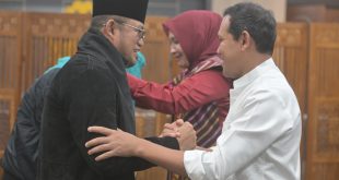 Wagub Fadhlullah Dan Ketua PKK Sambut Kedatangan Gubernur Kaltim