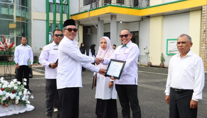 Peringati HAB Ke-80 Kemenag, Rektor IAIN Langsa Serahkan Penghargaan Penulis Jurnal