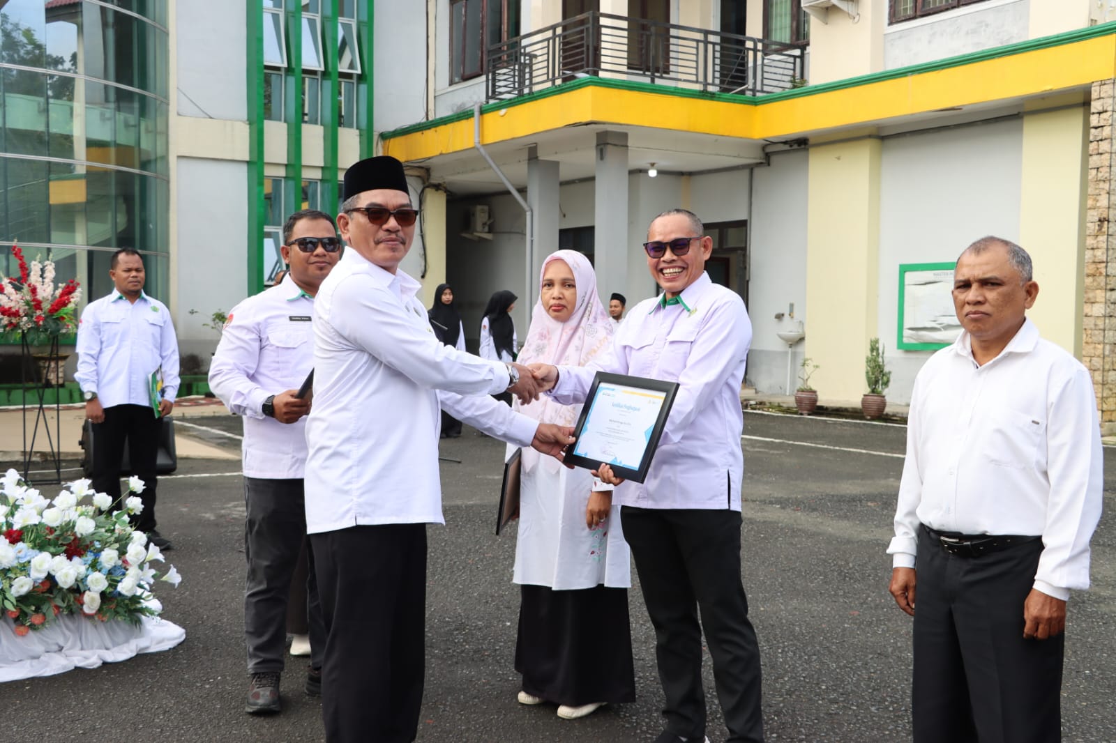 Peringati HAB Ke-80 Kemenag, Rektor IAIN Langsa Serahkan Penghargaan Penulis Jurnal