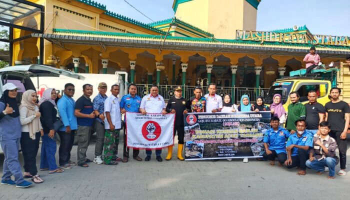 Dahnil Ginting Bersama Pengurus Goju Ass Sumut Bantu Korban Banjir Di Aceh