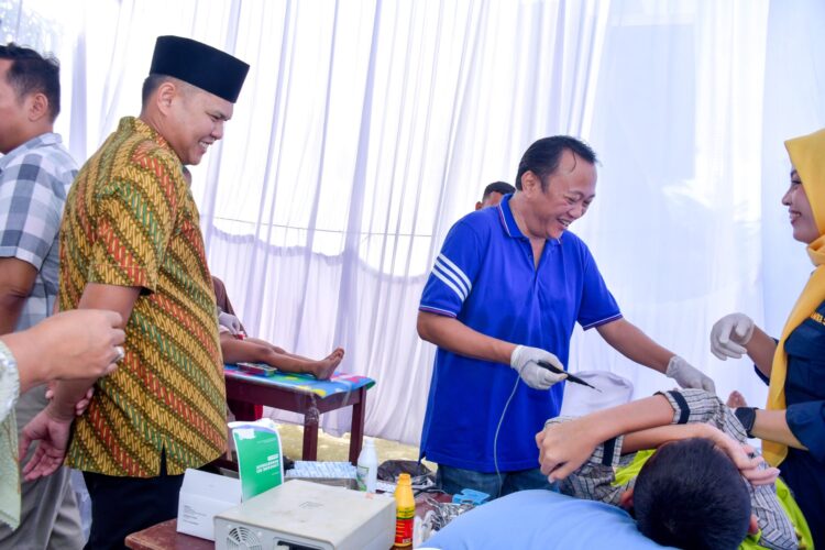 Sunat Massal Sambut HUT Sergai Diserbu Warga, 228 Anak Dikhitan Di Kediaman Wabup