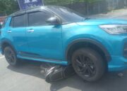 Pengemudi Mobil Tabrak Pengendara Sepeda Motor Hingga Ke kolong Mobil