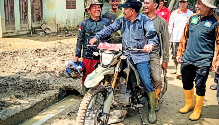 Awan Menembus Lumpur