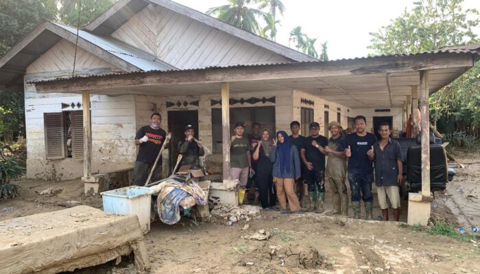 Relawan BMA Bersihkan Rumah Warga Dan Kantor Pemerintah Gampong