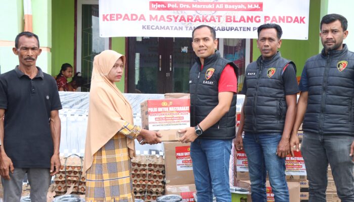 AKP Dedy Miswar Wakili Kapolda Aceh Serahkan Bantuan