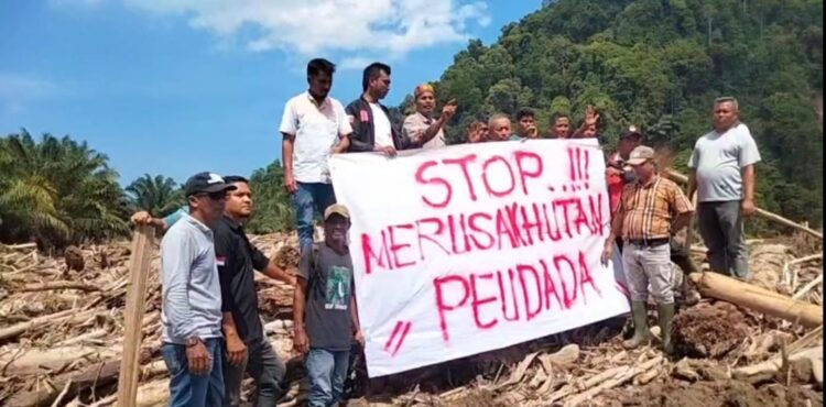 Puluhan Tokoh Masyarakat Peudada Gelar Aksi Protes Perusakan Hutan
