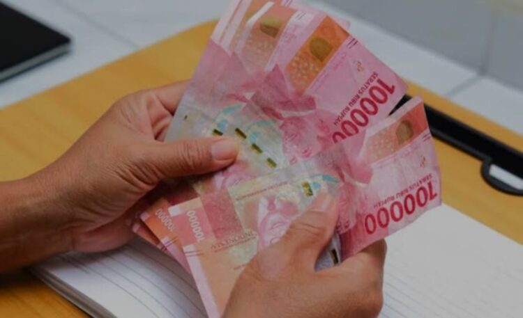 2 Oknum Kepling Kayujati Kembalikan Uang Yang Dipungut Dari Penerima BLTS Kesra 2025