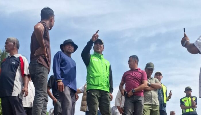 HRD Turunkan Lima Alat Berat Perbaiki Tanggul Dan Jalan Putus Babah Suak Kuta Blang