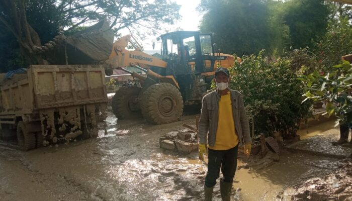 Belum Ada PBM Di SMAN I Kejuruan Muda Aceh Tamiang, Komplek Masih Berlumpur Pasca Banjir