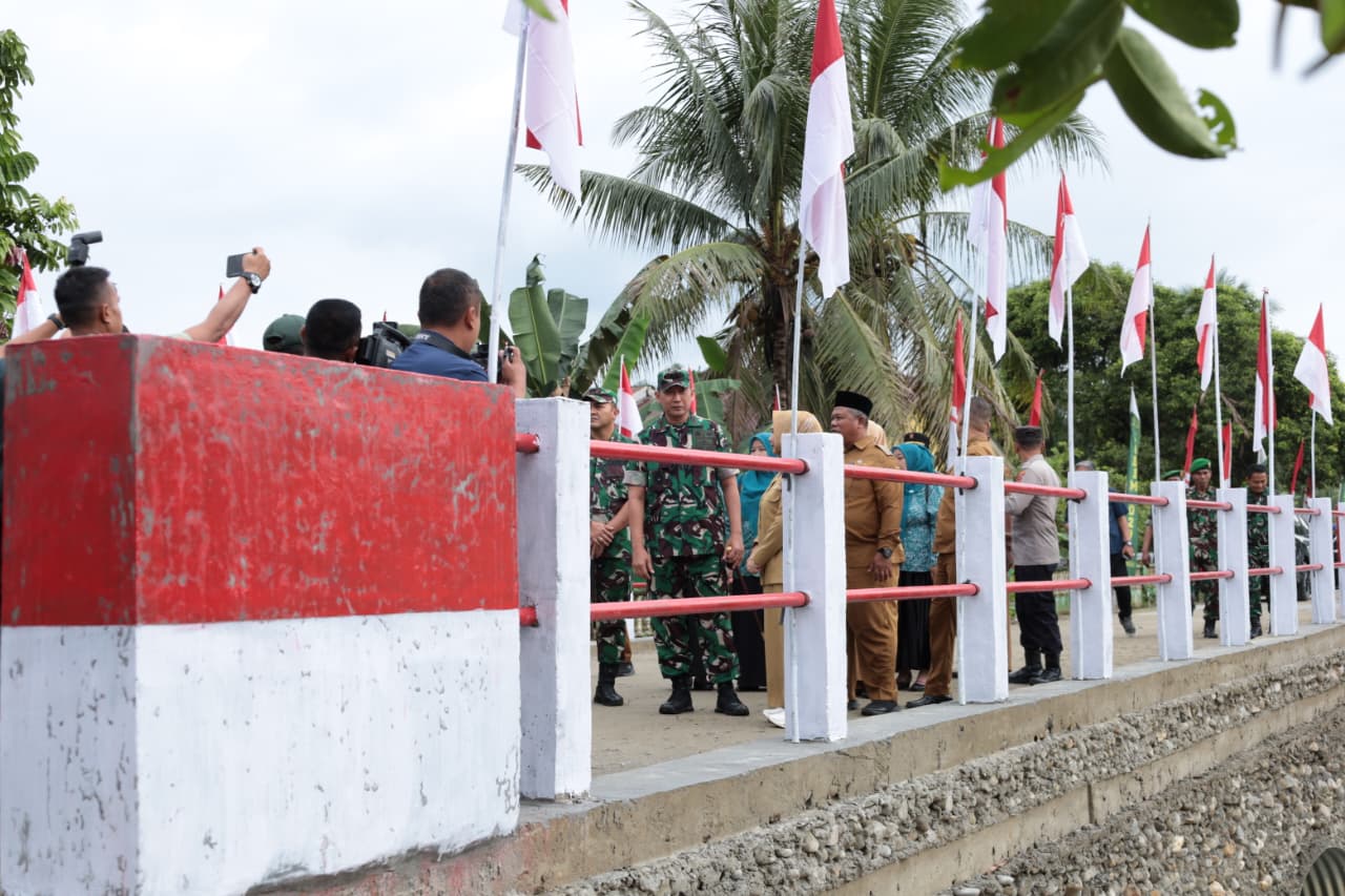 Pangdam I/BB Tinjau Jembatan Aramco Yang Selesai Dibangun Di Desa Sei Litur Kab Langkat