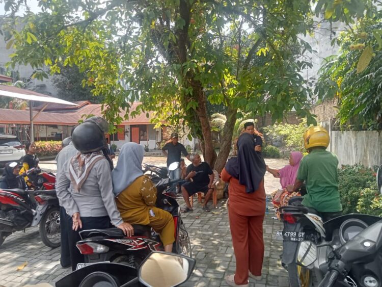 Belum Terima BLT 2025, Puluhan Warga Beringin Dan Pantai Labu Geruduk Kantor Pos Lubukpakam